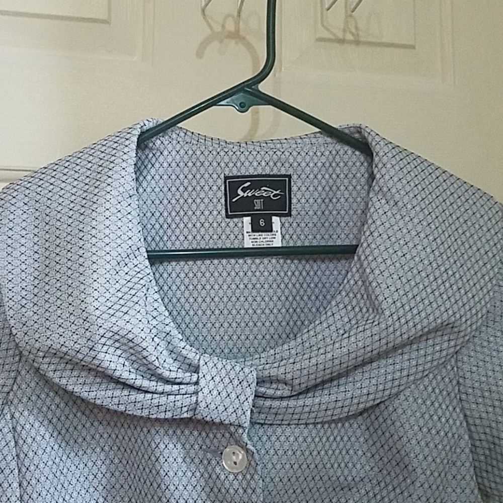 Blouse - Picture 2 of 3